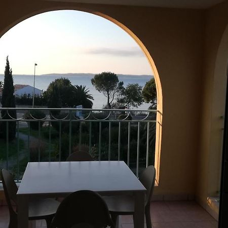 Les Calanques Apartment เลอิสซ็องเบรอ ภายนอก รูปภาพ