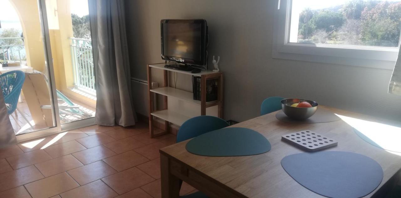 Les Calanques Apartment เลอิสซ็องเบรอ ภายนอก รูปภาพ